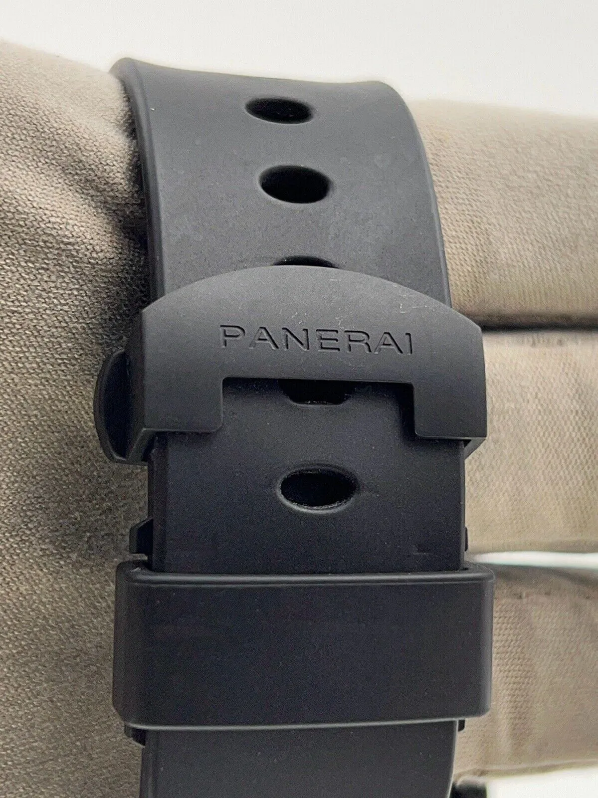 2014 Panerai Luminor GMT Ceramica 44mm Automatic Men’s Watch PAM00441 - B/P