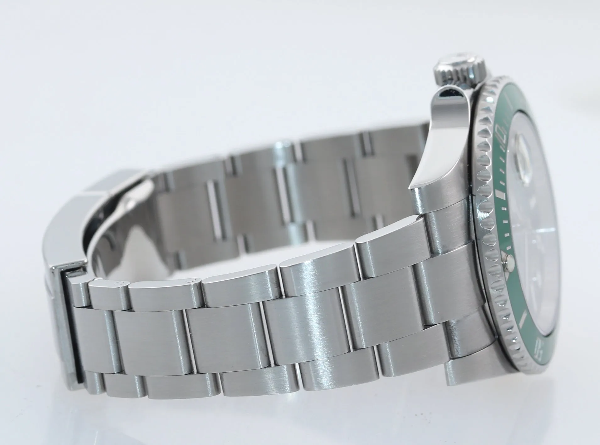 2020 DISCONTINUED Rolex Submariner Hulk 116610LV Green Ceramic Watch Box