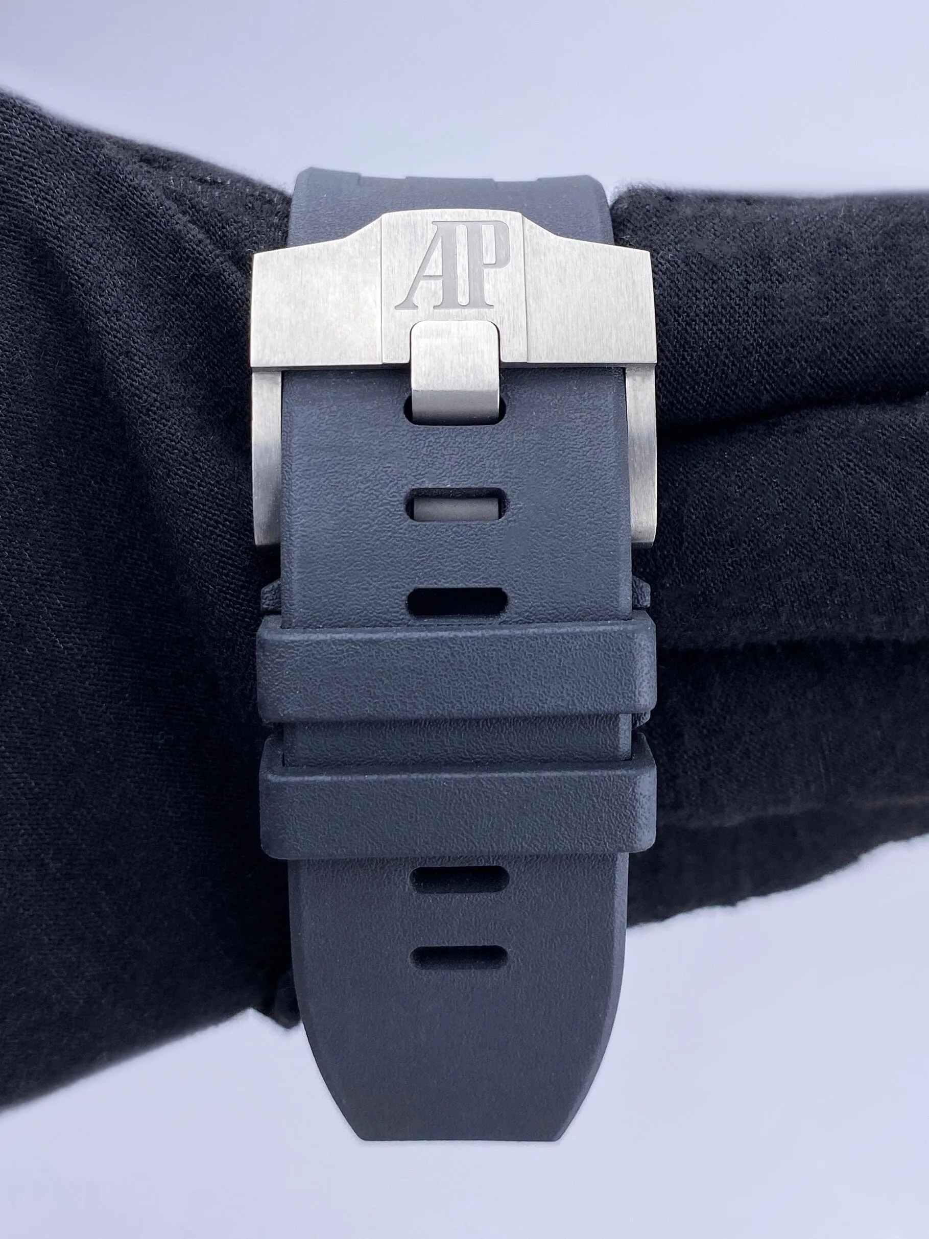 Audemars Piguet Royal Oak Offshore 26400SO Mens Watch Box Papers