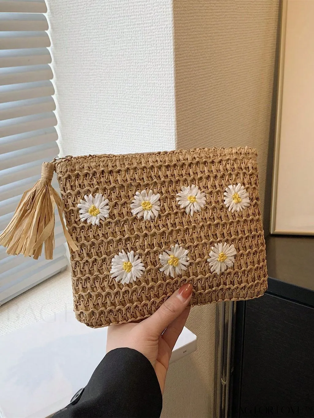 BagForLove - Daisy & Tassel Straw Vacation Bag with Zipper - Chic and Stylish