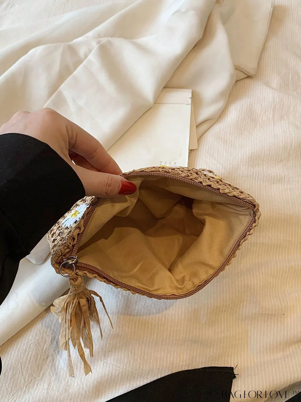 BagForLove - Daisy & Tassel Straw Vacation Bag with Zipper - Chic and Stylish