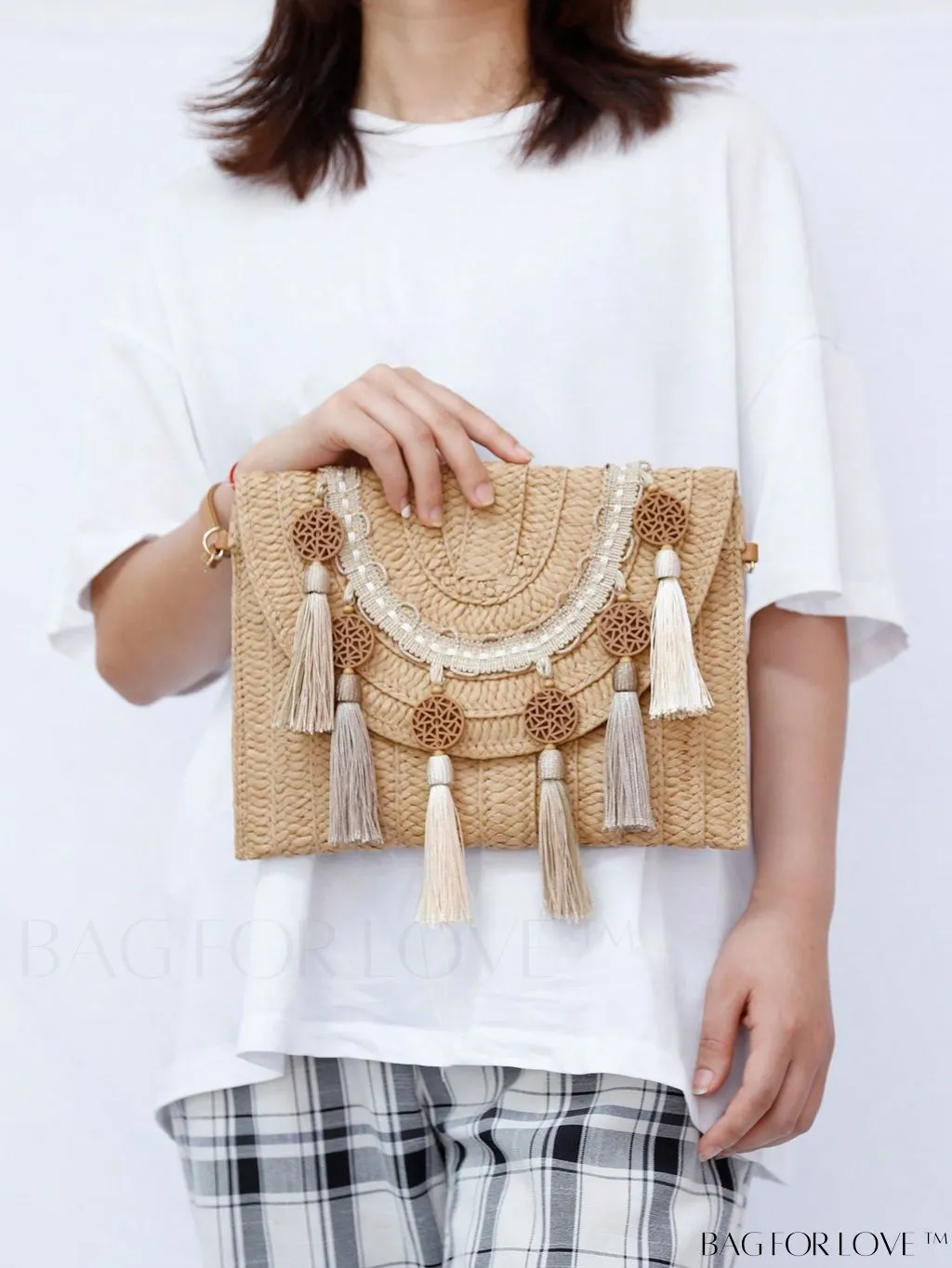 BagForLove - Rustic Round Straw Bag with Tassel and Flap Closure - Ideal for Summer Vacation
