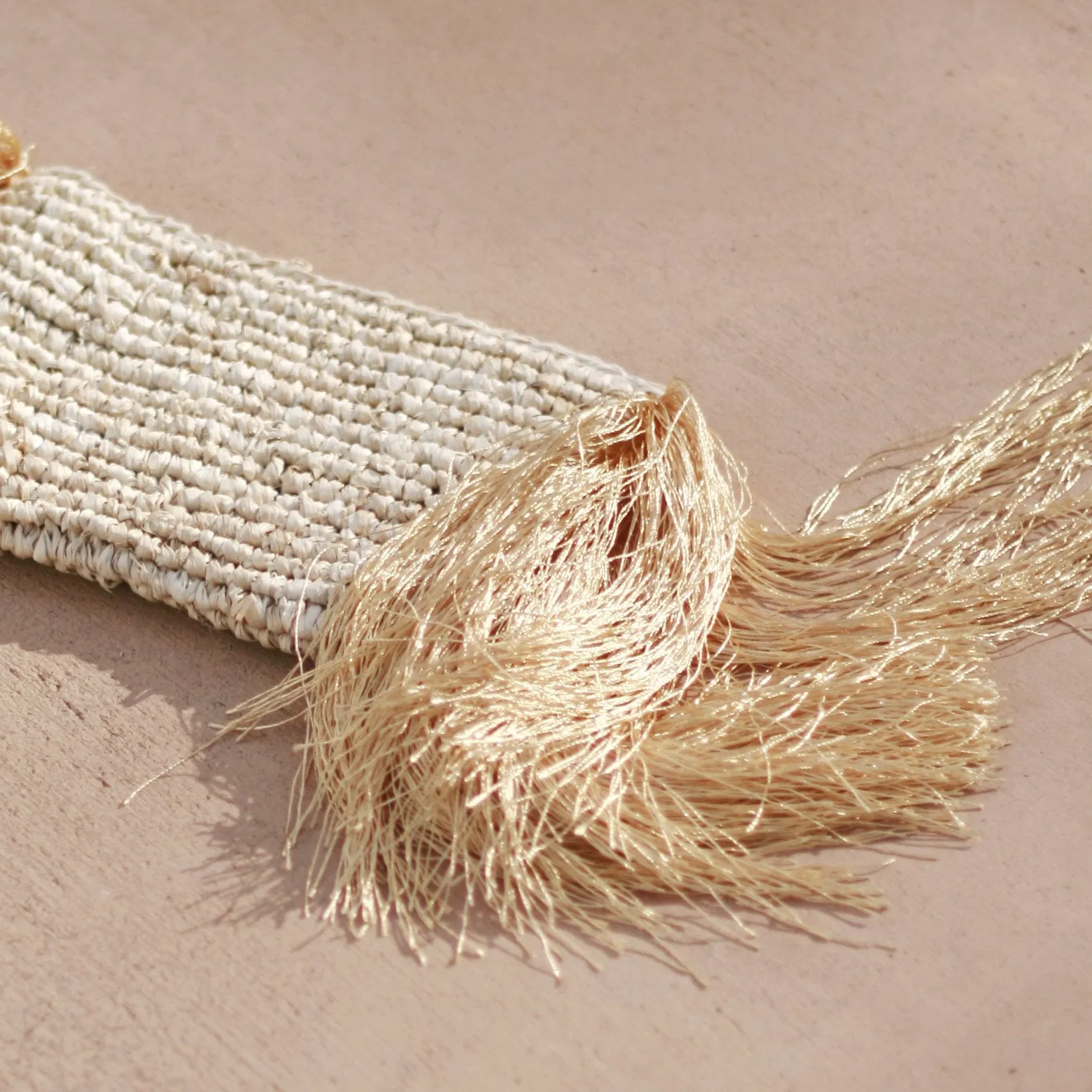 Canggu Fringe Raffia Straw Clutch, in Gold