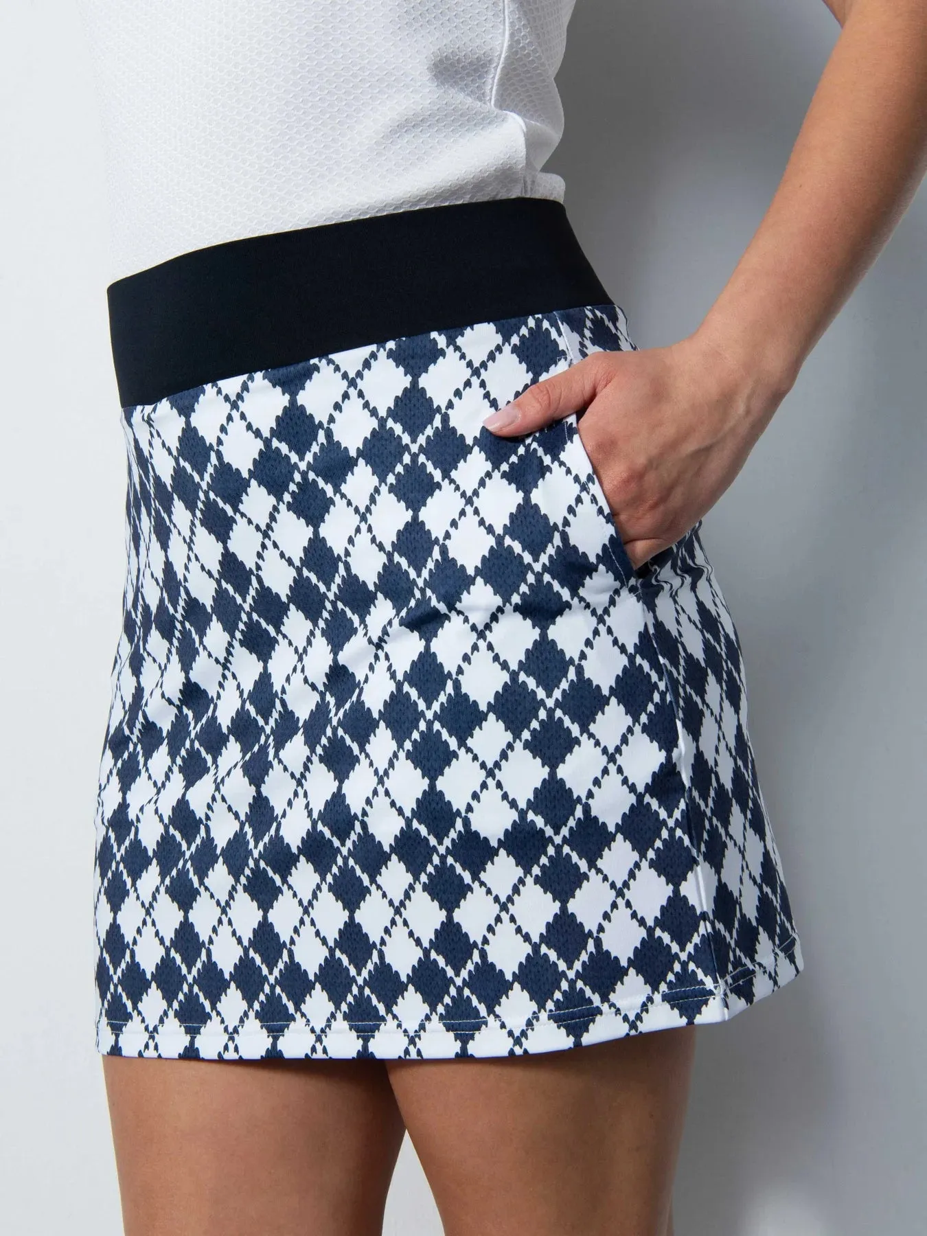 DAILY SPORTS WOMENS ABRUZZO 18" GOLF SKORT