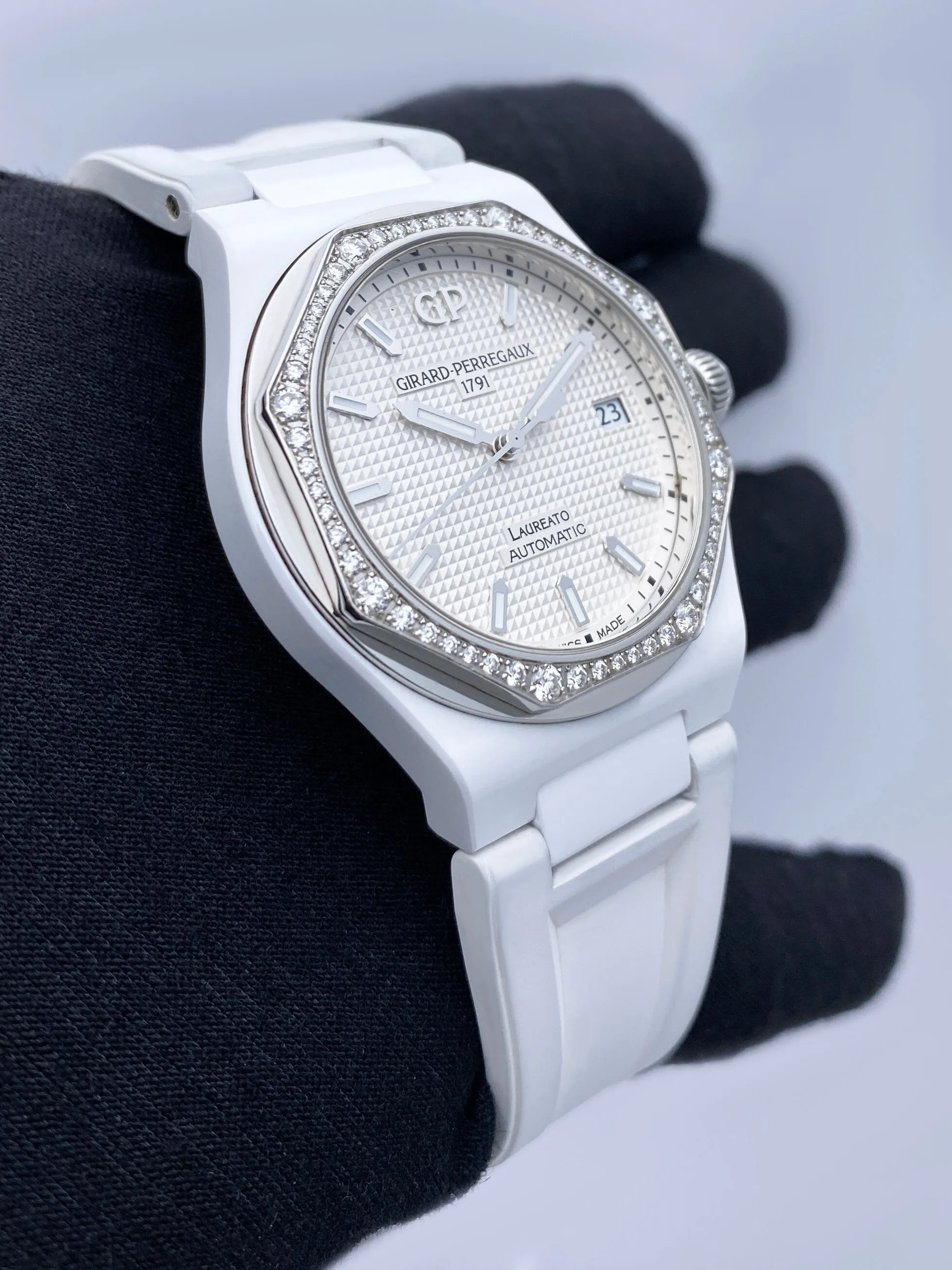 Girard Perregaux Laureato 81005 White Ceramic Ladies Watch
