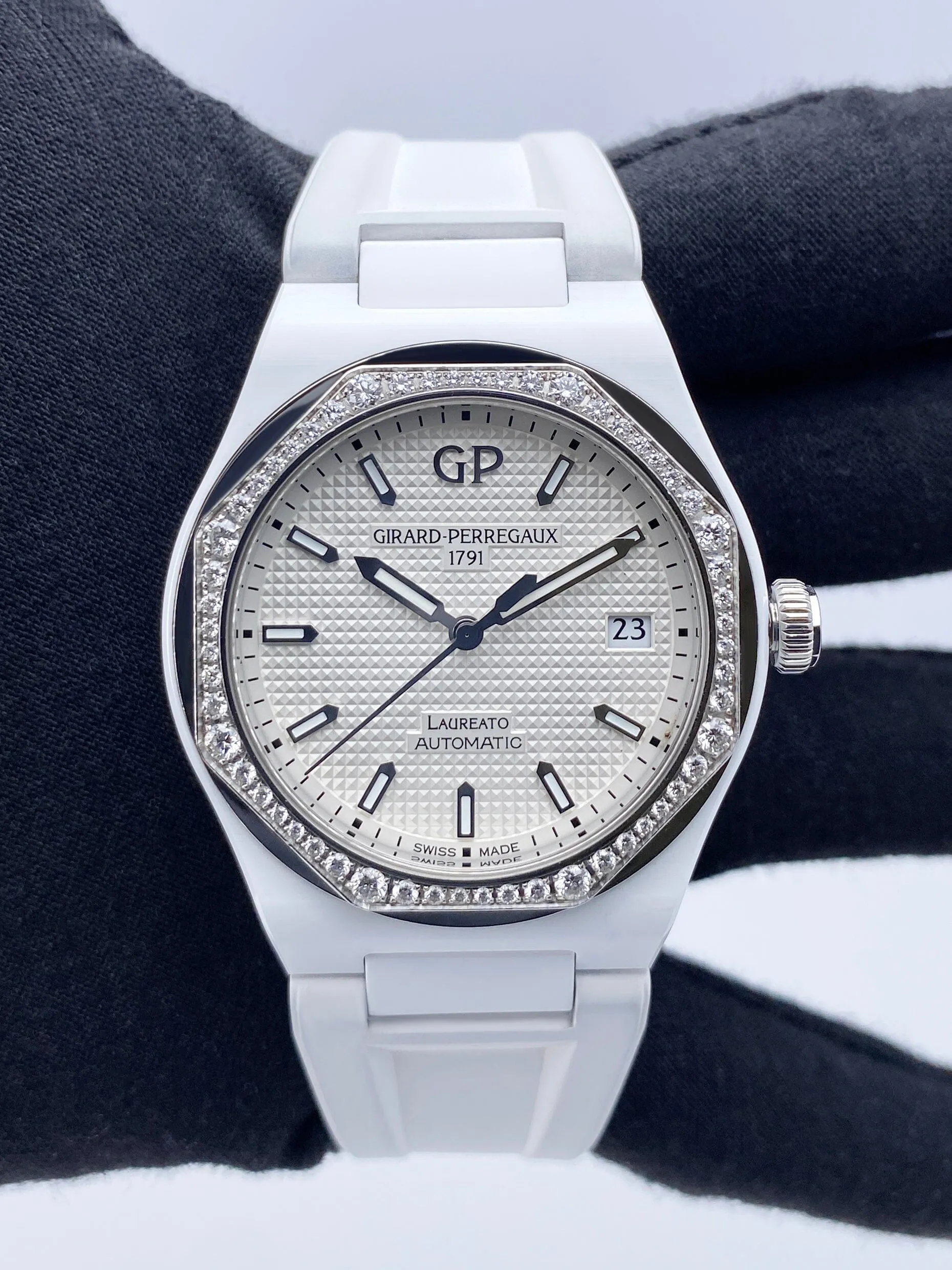 Girard Perregaux Laureato 81005 White Ceramic Ladies Watch