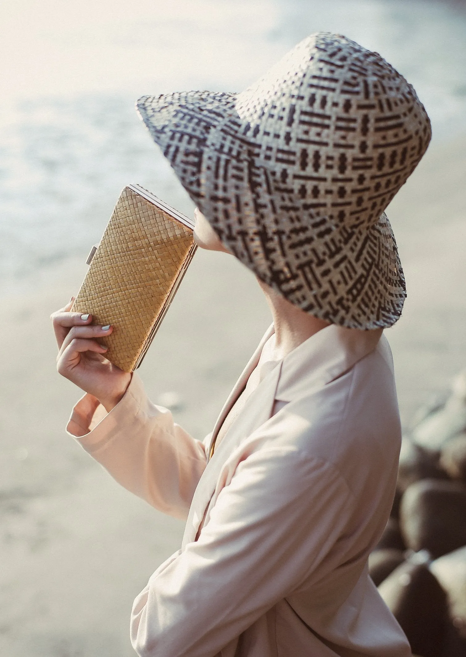 Gitta Dune Handwoven Straw Clutch