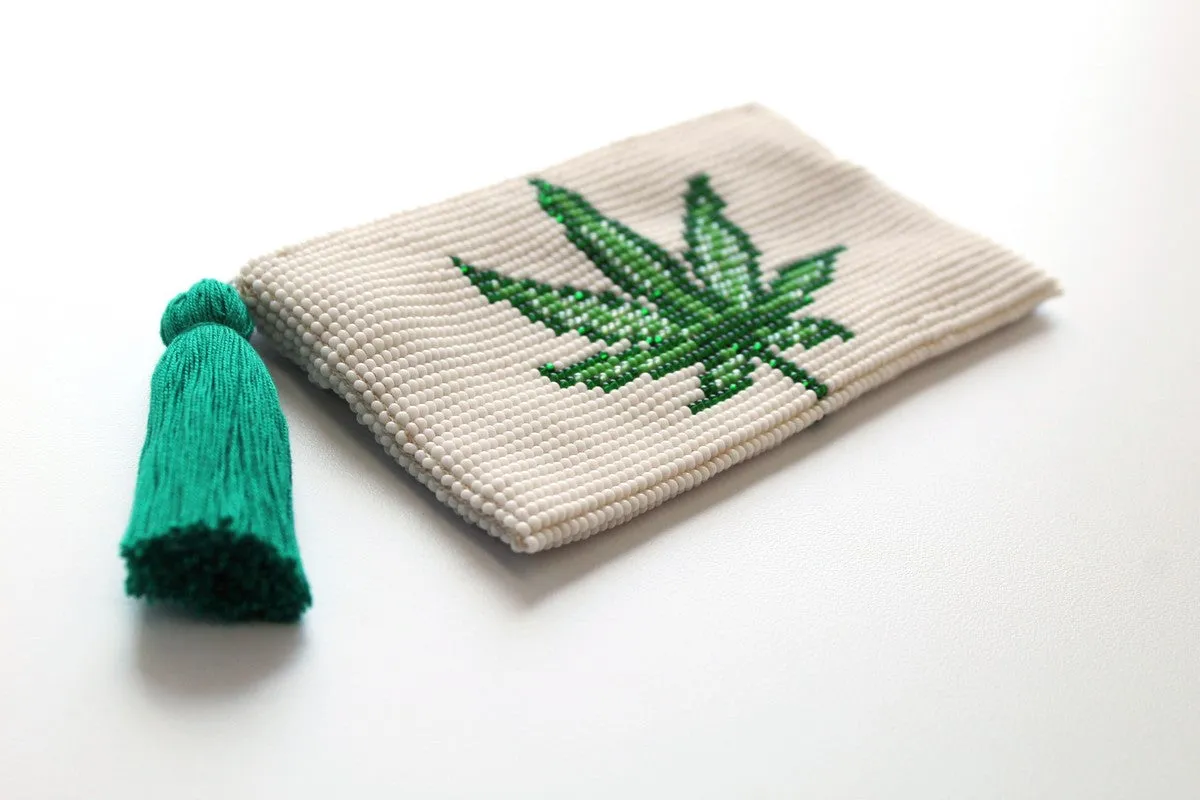 Glass Bead Coin Purse: Leaf - GREEN ON GREEN