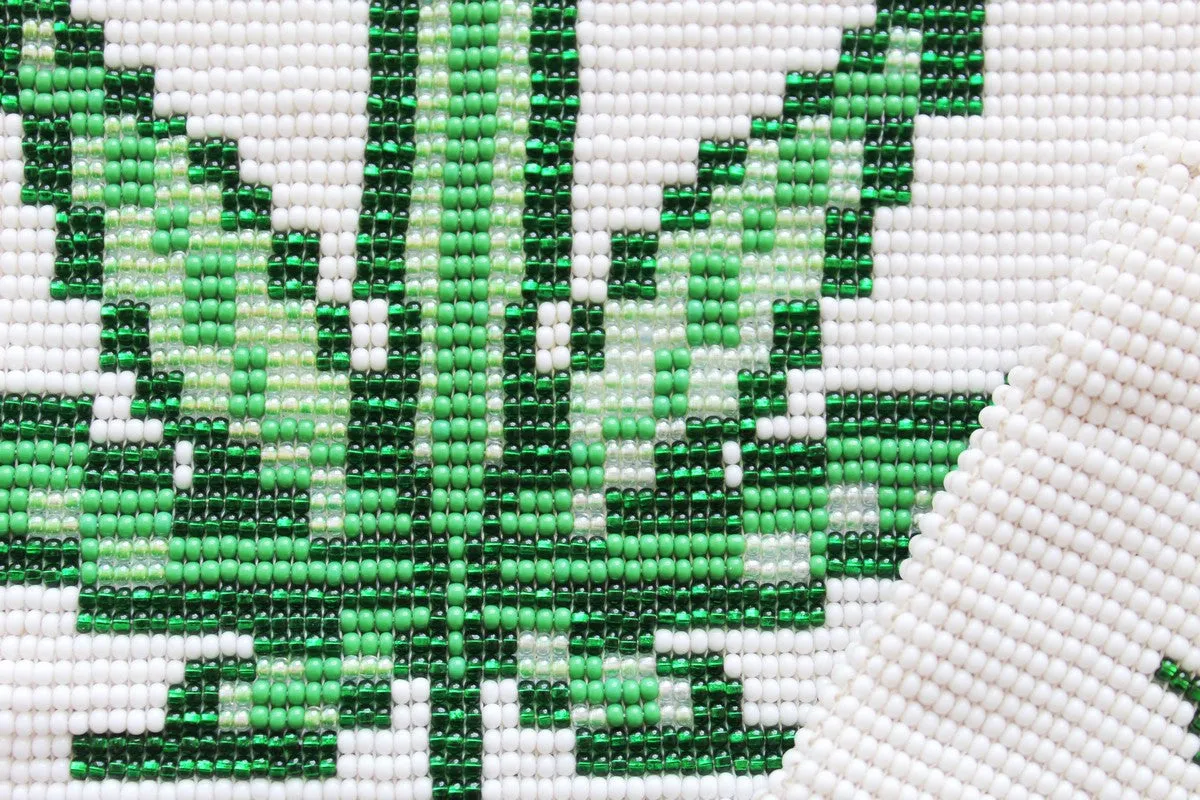 Glass Bead Coin Purse: Leaf - GREEN ON GREEN