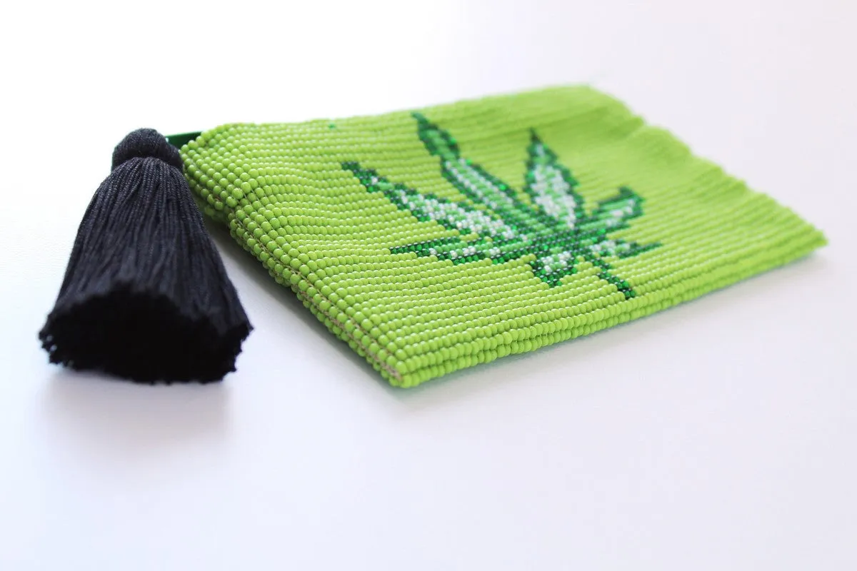 Glass Bead Coin Purse: Leaf - GREEN ON GREEN
