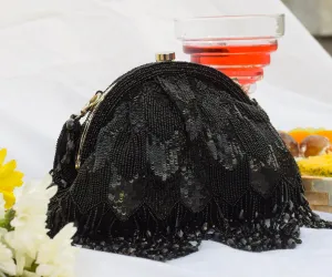 Hrutvy Clutch – Black