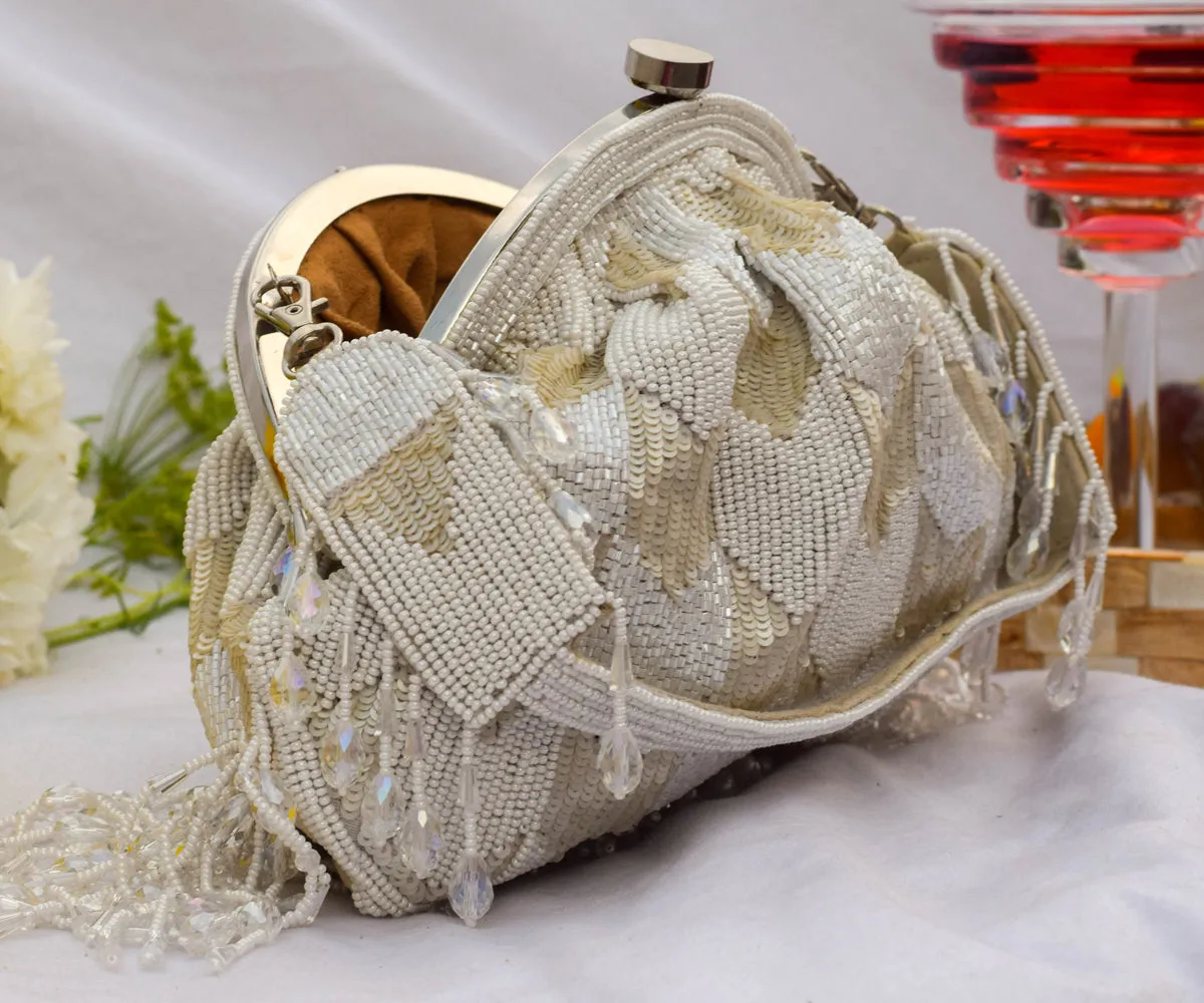 Hrutvy Clutch – Ivory White