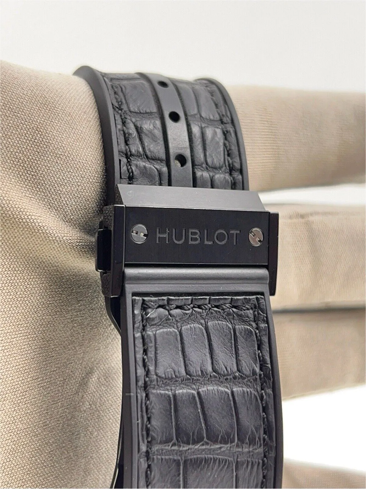 Hublot Big Bang Ceramic Black 44mm Automatic Men’s Watch 301.CI.1770.GR