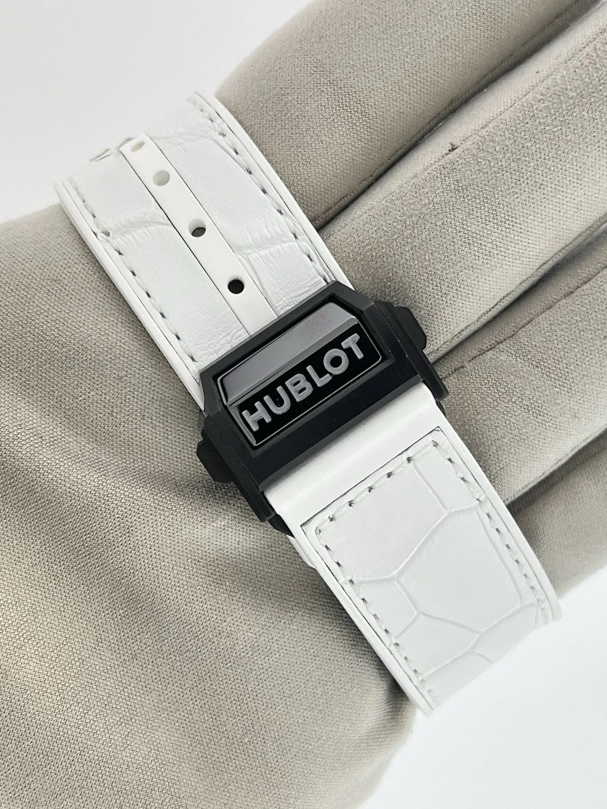 Hublot Big Bang Ceramic Black Dial 42mm Quartz Digita Men’s Watch 440.CI.1100.RX