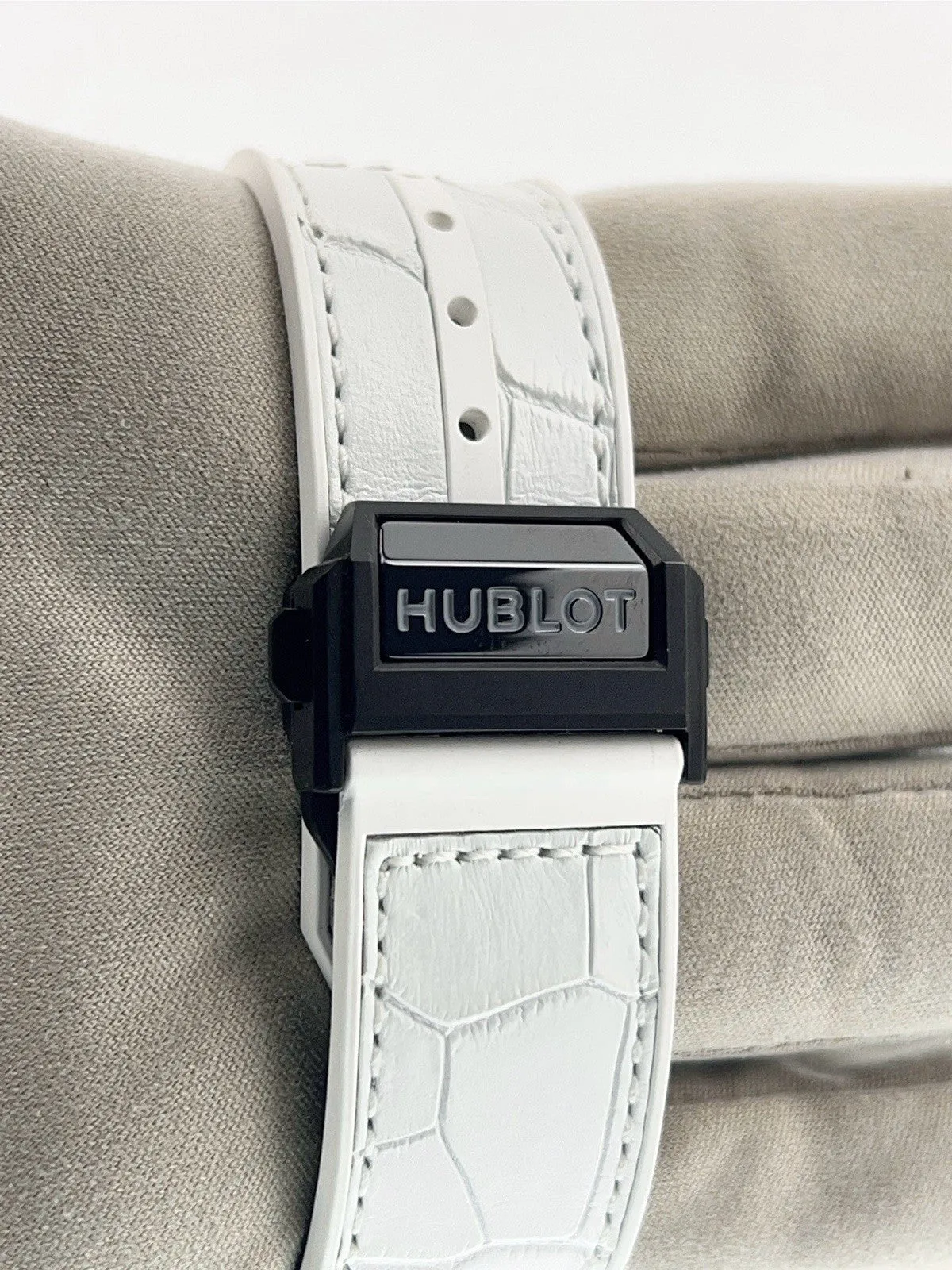 Hublot Big Bang Ceramic Black Dial 42mm Quartz Digita Men’s Watch 440.CI.1100.RX