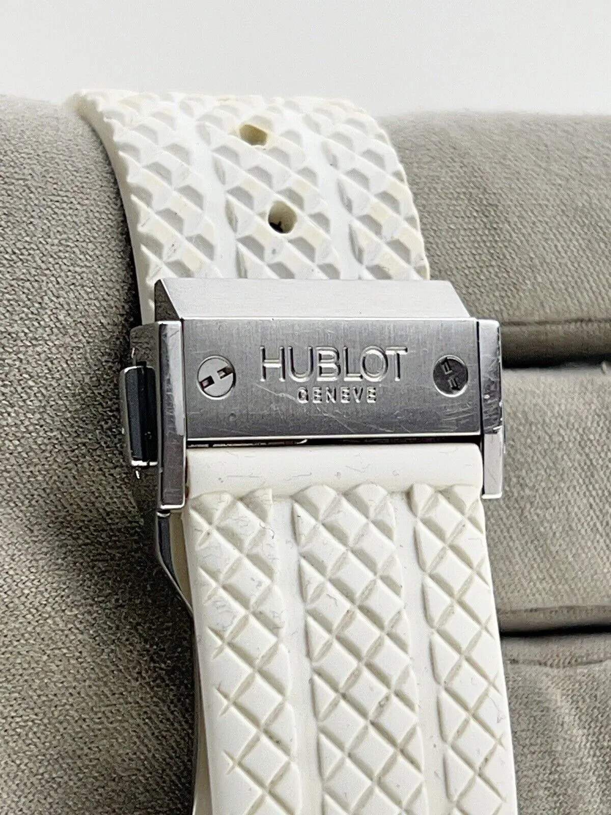 Hublot Big Bang Ceramic White 41mm Automatic Men’s Watch 342.CH.230.RW