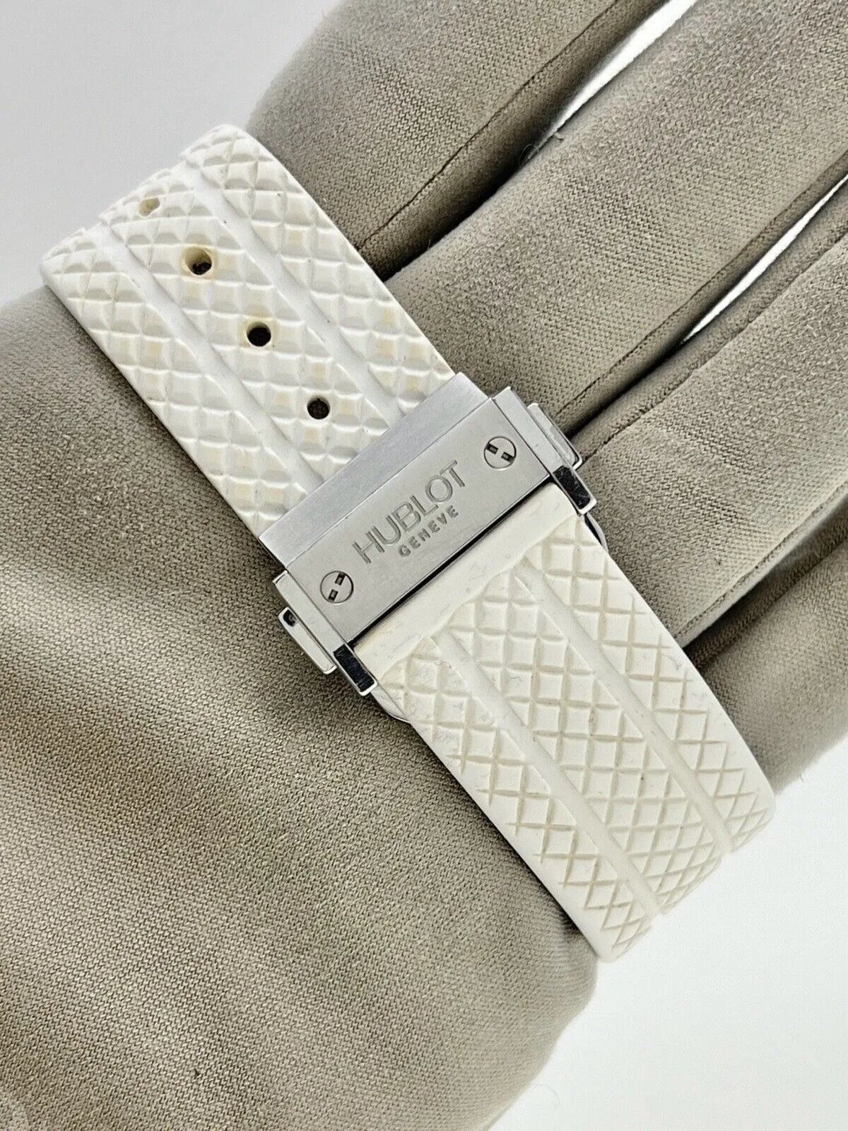 Hublot Big Bang Ceramic White 41mm Automatic Men’s Watch 342.CH.230.RW