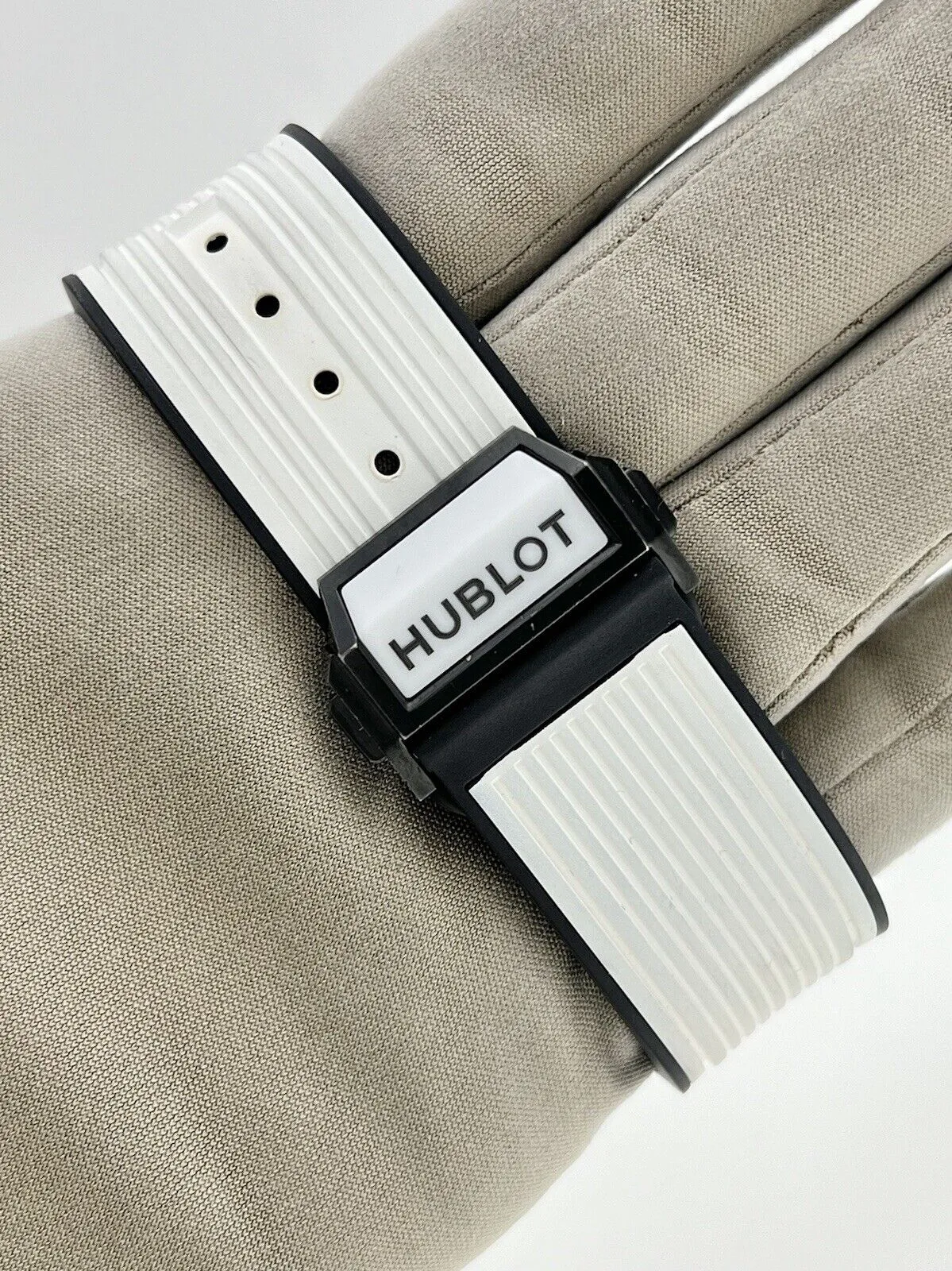 Hublot Big Bang Unico Ceramic White 45mm Automatic Men’s Watch 411.HX.1170.RX