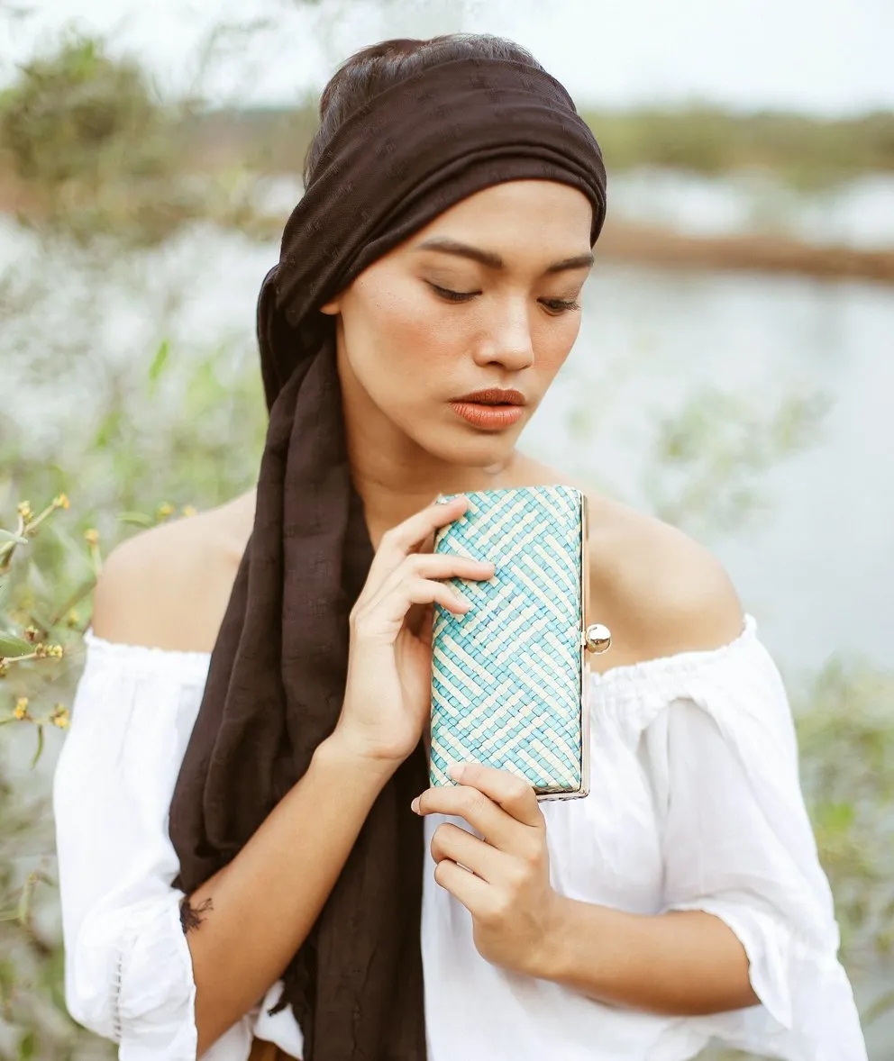 Kotta Biru Handwoven Straw Clutch