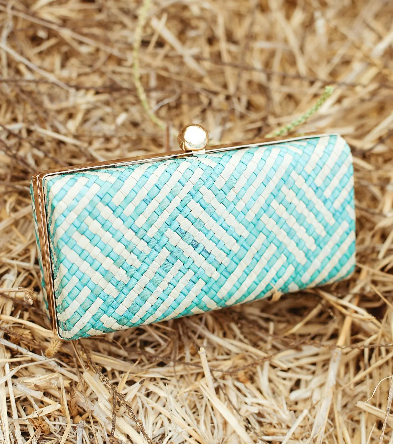 Kotta Biru Handwoven Straw Clutch