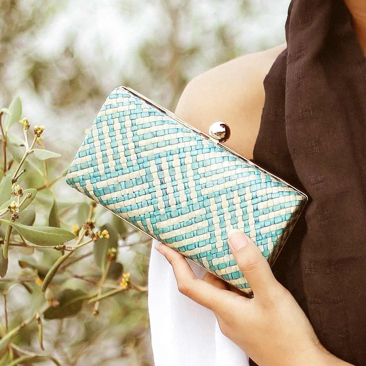 Kotta Biru Handwoven Straw Clutch