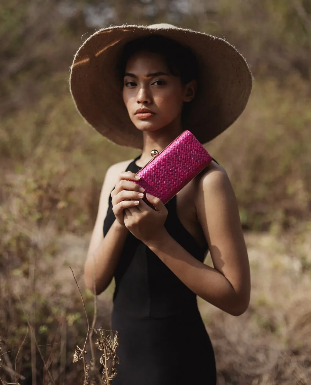 Kotta Bunga Handwoven Straw Clutch