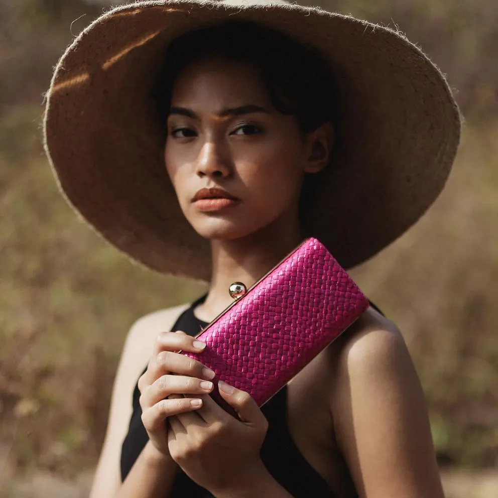 Kotta Bunga Handwoven Straw Clutch