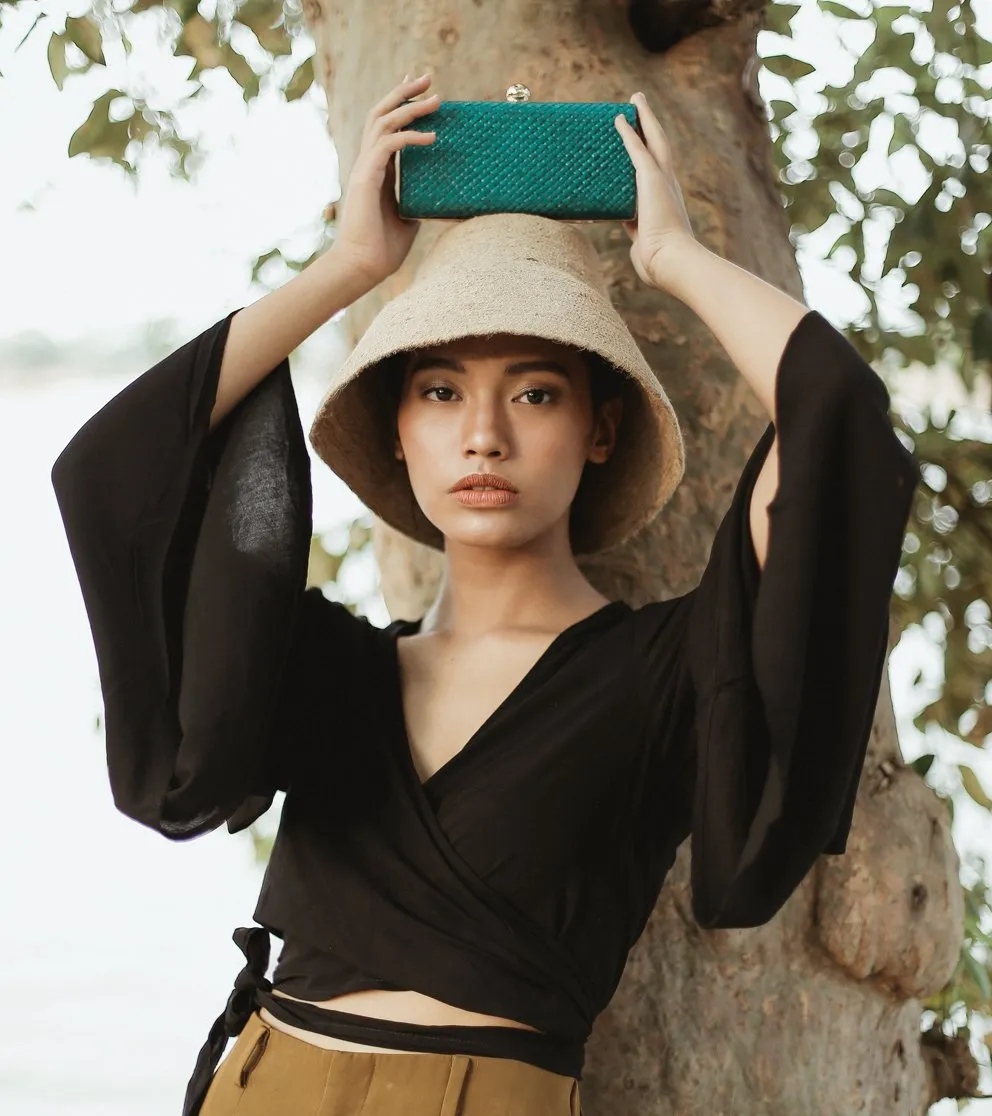 Kotta Emerald Handwoven Straw Clutch