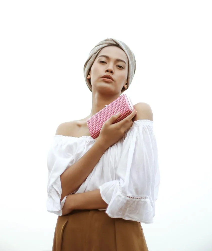 Kotta Hati Handwoven Straw Clutch