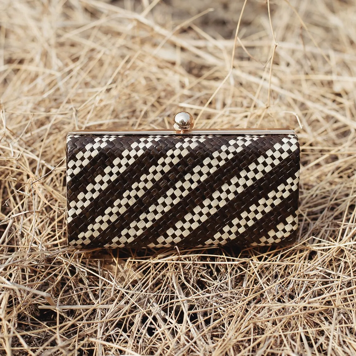 Kotta Pandawa Handwoven Straw Clutch