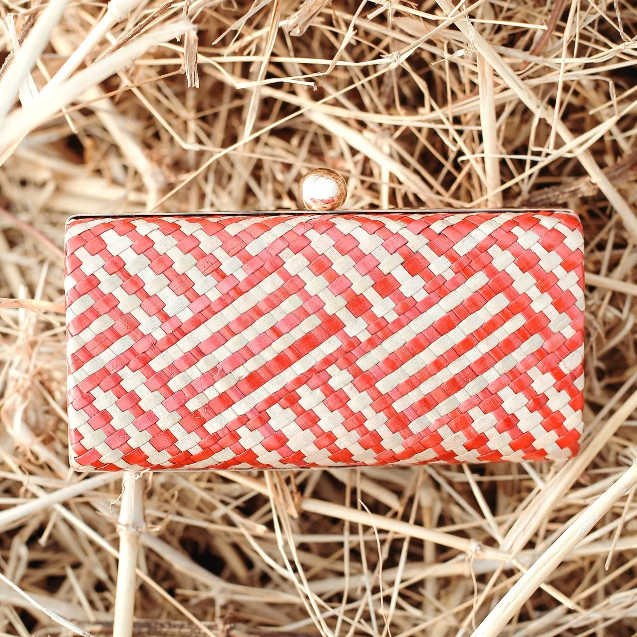 Kotta Rosana Handwoven Straw Clutch