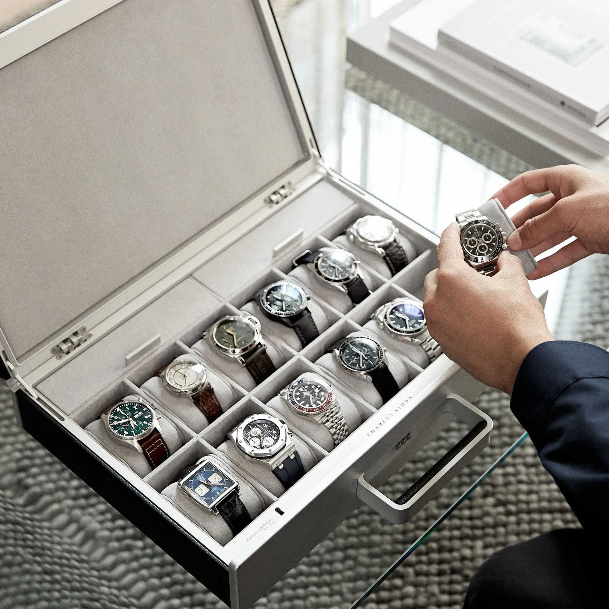MACKENZIE 12 WATCH BRIEFCASE - BLACK / GREY