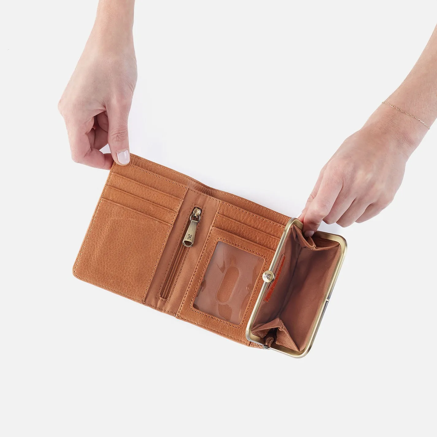 Robin Compact Wallet In Tooled Embossed Leather - Saddle Tooled Emboss