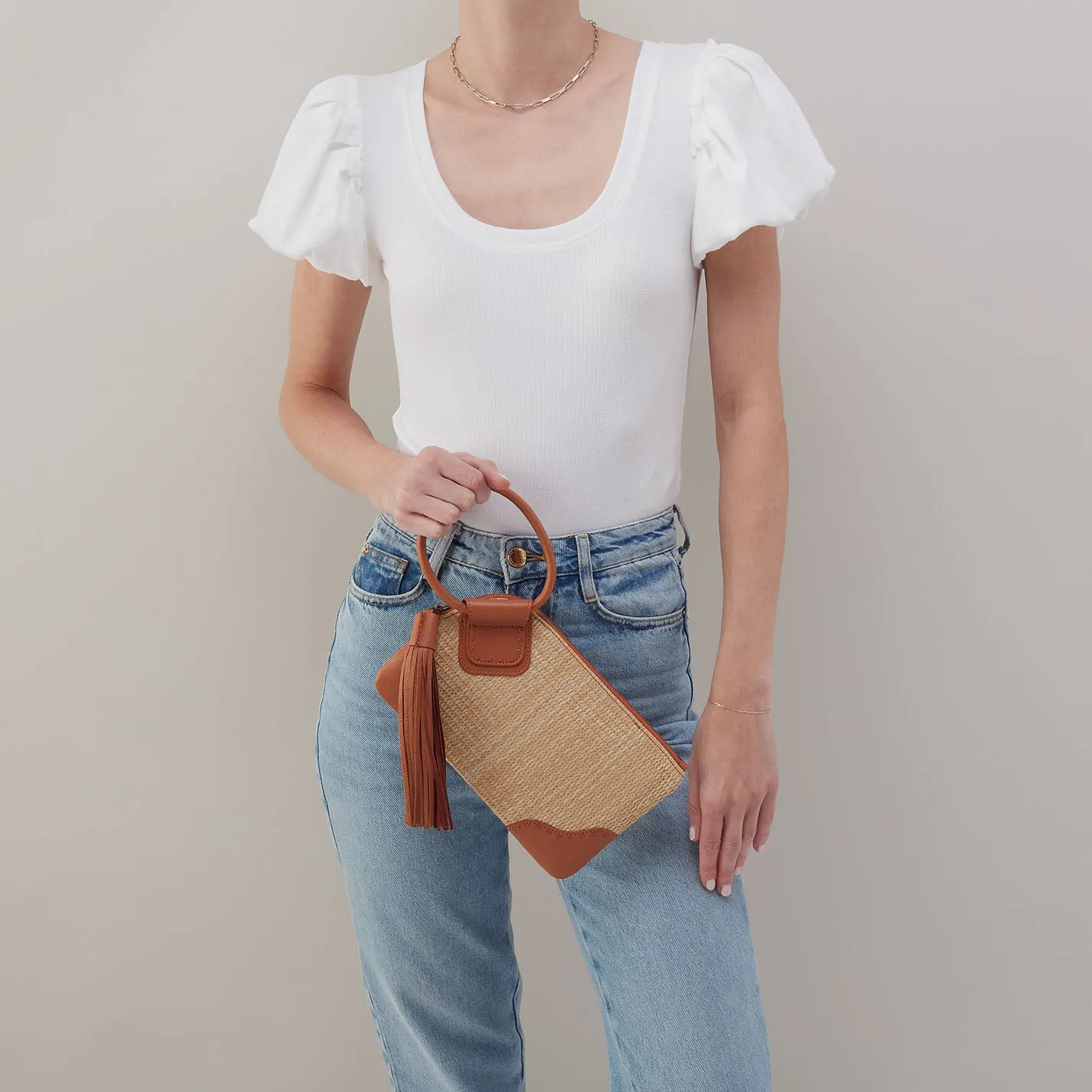 Sable Wristlet In Woven Straw - Natural Straw