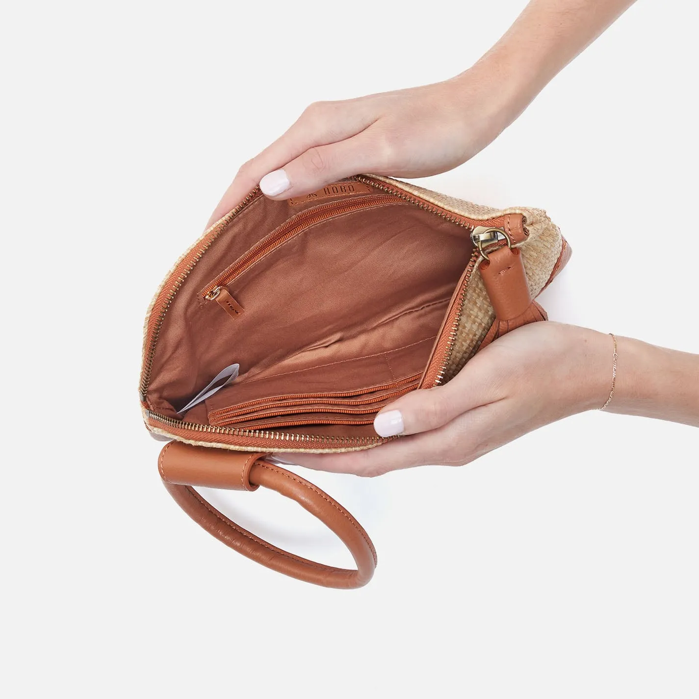 Sable Wristlet In Woven Straw - Natural Straw