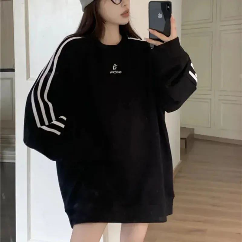 Streetwise Style: Loose Sweatshirt - Long Sleeve Hip Hop Fashion for Women