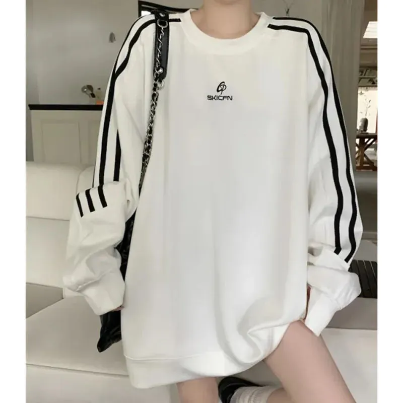 Streetwise Style: Loose Sweatshirt - Long Sleeve Hip Hop Fashion for Women