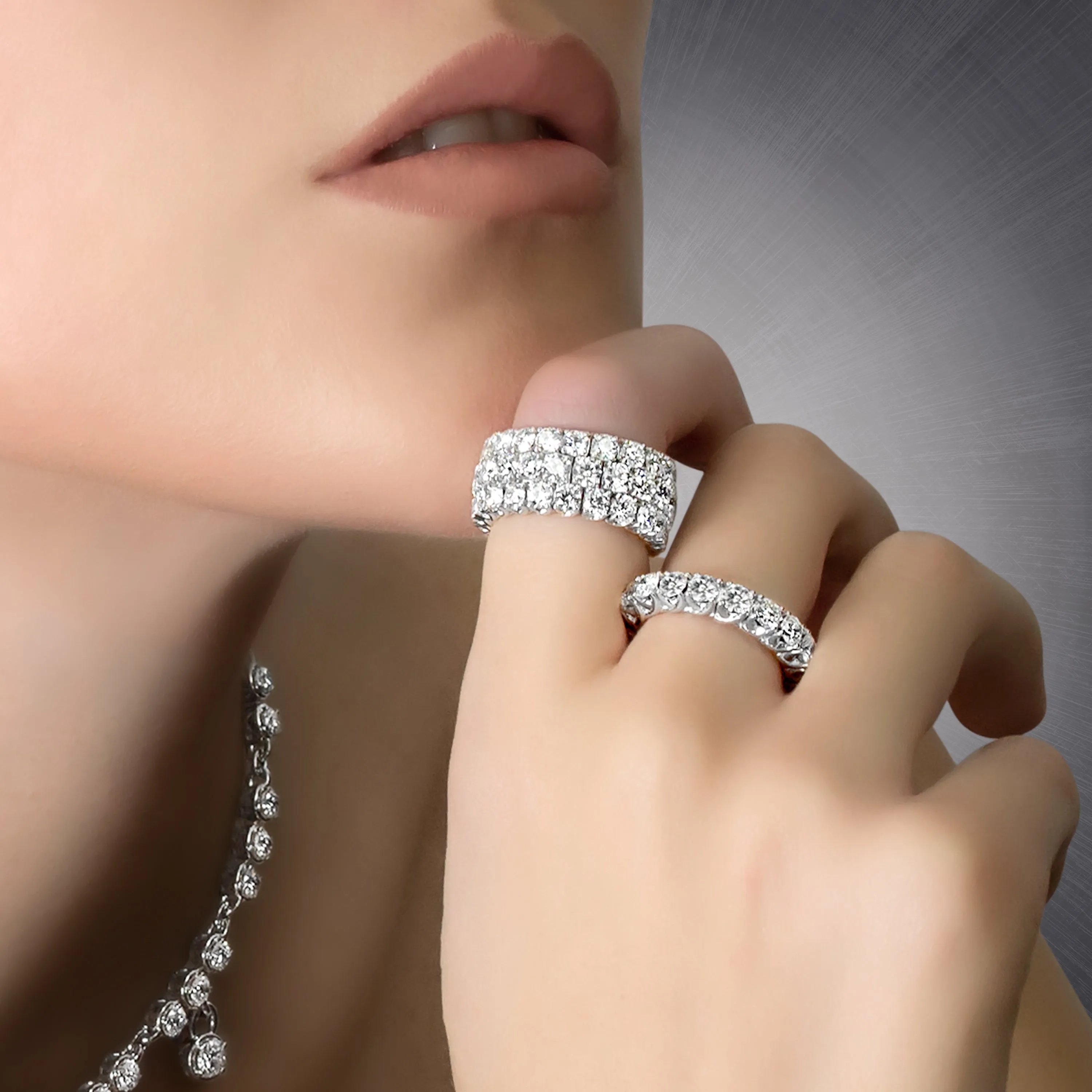 Xpandable™ three-row diamond band
